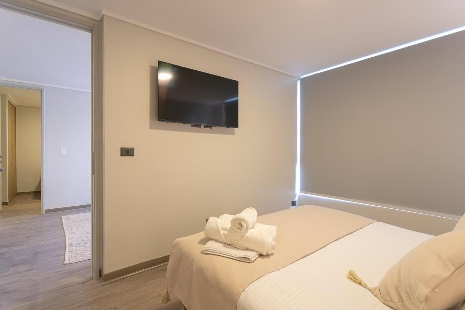 Discover The From Downtown Apartamento Santiago